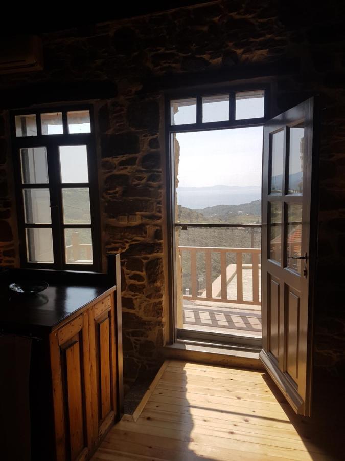 Chios Houses, Beautiful Restored Traditional Stone Houses With An Astonishing Seaview Volissos Extérieur photo