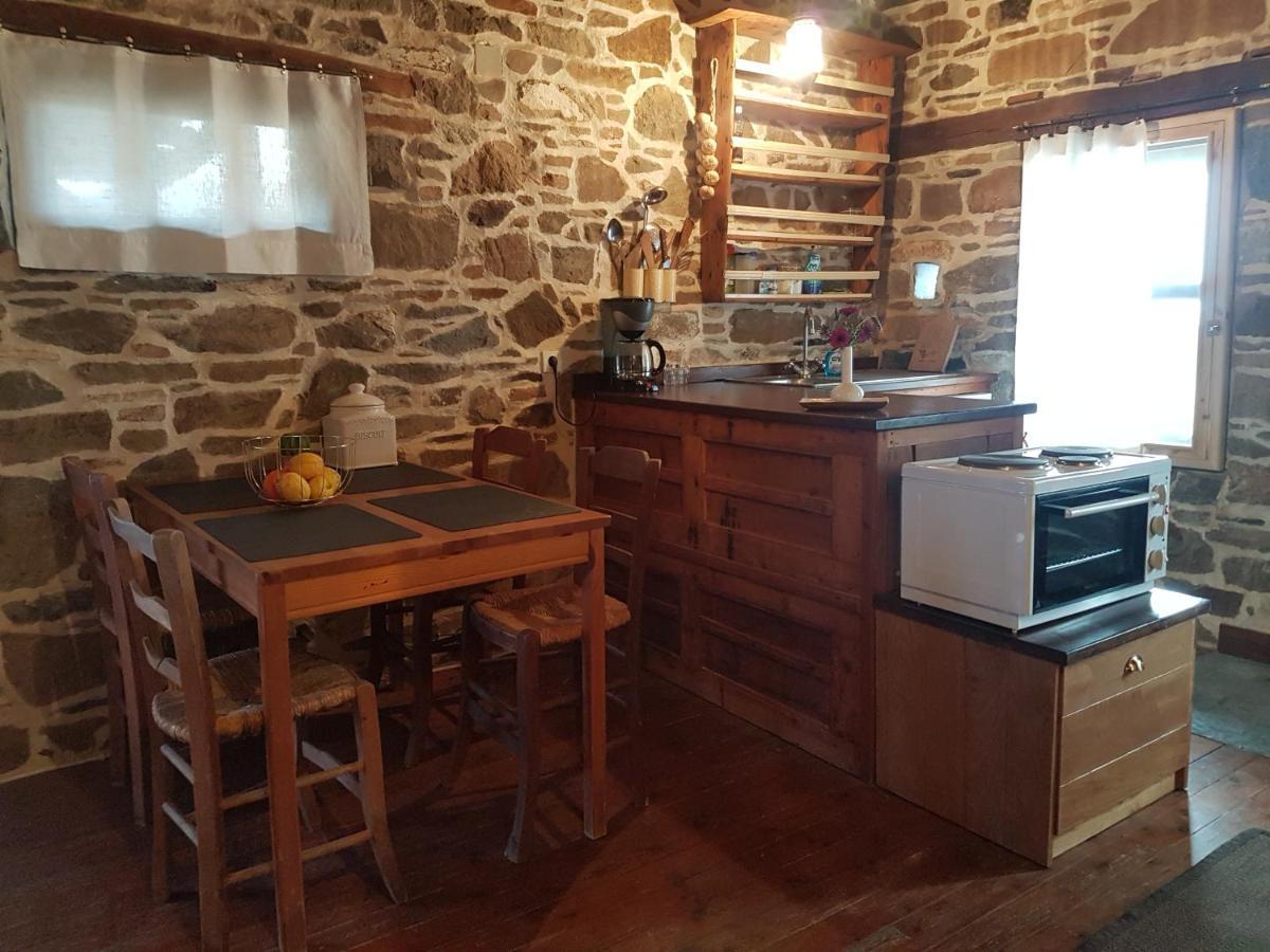 Chios Houses, Beautiful Restored Traditional Stone Houses With An Astonishing Seaview Volissos Extérieur photo